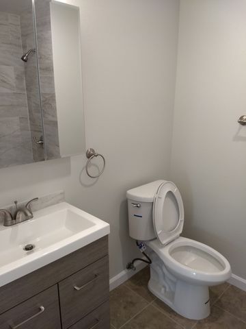 125 W 46th Street, Los Angeles, CA 90037