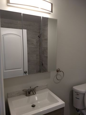 125 W 46th Street, Los Angeles, CA 90037