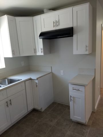 125 W 46th Street, Los Angeles, CA 90037
