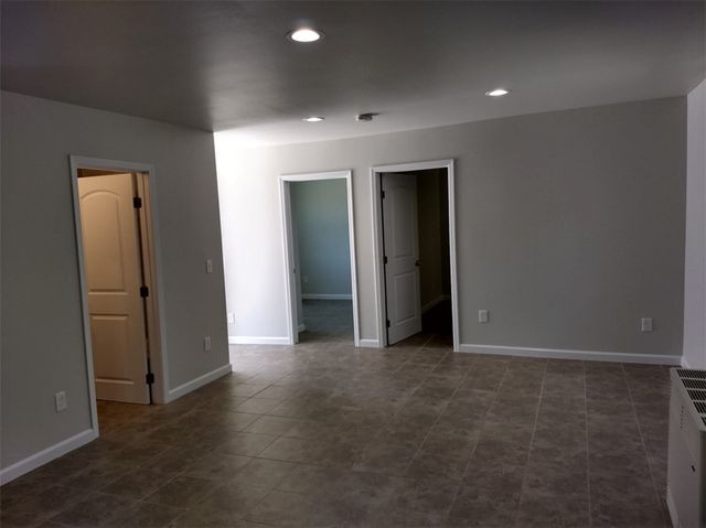 125 W 46th Street, Los Angeles, CA 90037