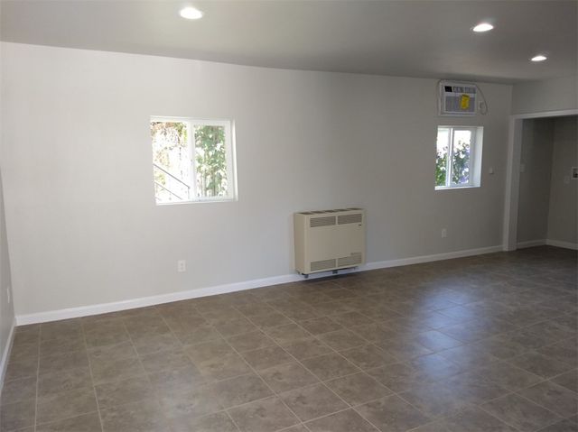 125 W 46th Street, Los Angeles, CA 90037