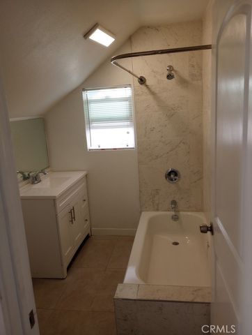125 W 46th Street, Los Angeles, CA 90037