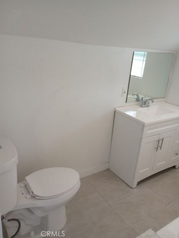 125 W 46th Street, Los Angeles, CA 90037