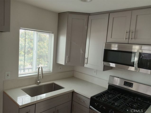 125 W 46th Street, Los Angeles, CA 90037