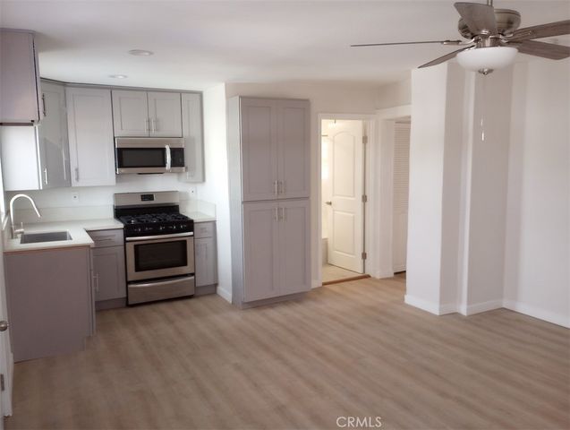 125 W 46th Street, Los Angeles, CA 90037