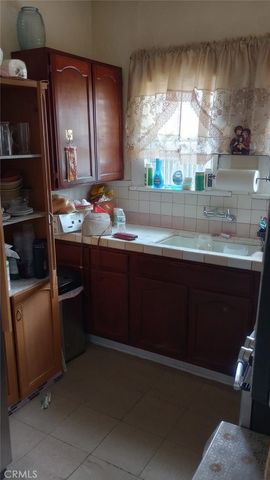 125 W 46th Street, Los Angeles, CA 90037