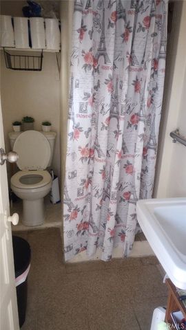 125 W 46th Street, Los Angeles, CA 90037