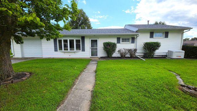 208 E 8th Avenue, Colona, IL 61241