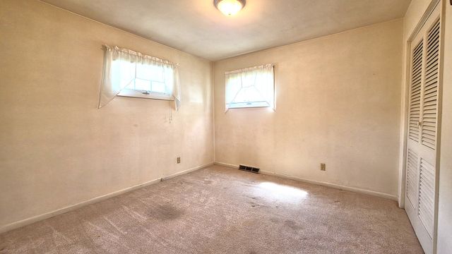 208 E 8th Avenue, Colona, IL 61241