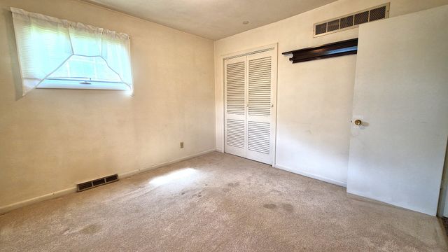 208 E 8th Avenue, Colona, IL 61241