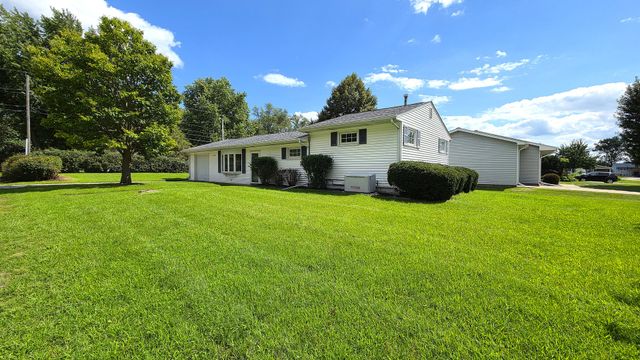 208 E 8th Avenue, Colona, IL 61241