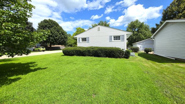 208 E 8th Avenue, Colona, IL 61241