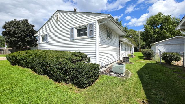 208 E 8th Avenue, Colona, IL 61241
