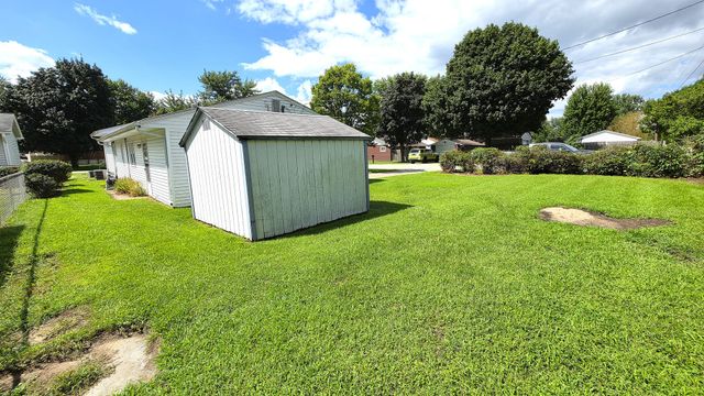 208 E 8th Avenue, Colona, IL 61241