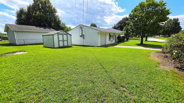 208 E 8th Avenue, Colona, IL 61241