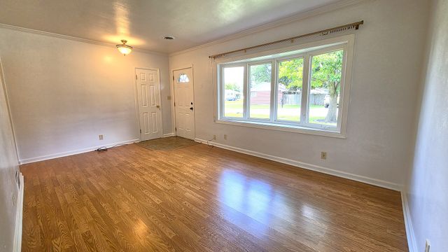 208 E 8th Avenue, Colona, IL 61241