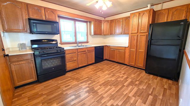 208 E 8th Avenue, Colona, IL 61241