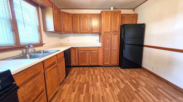 208 E 8th Avenue, Colona, IL 61241