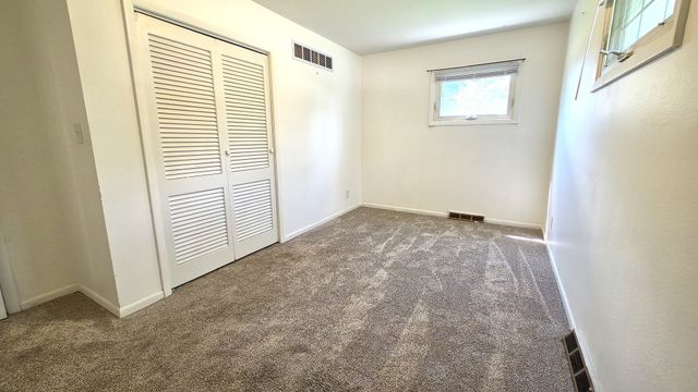 208 E 8th Avenue, Colona, IL 61241