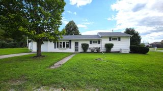 208 E 8th Avenue, Colona, IL 61241