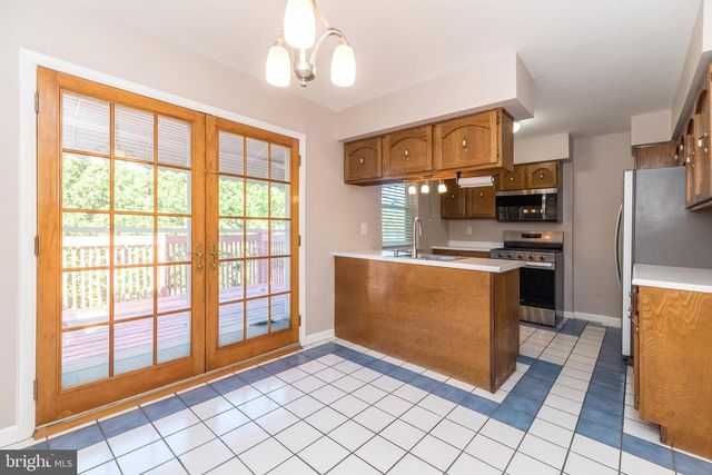 813 GREEN VALLEY DR, Philadelphia, PA 19128