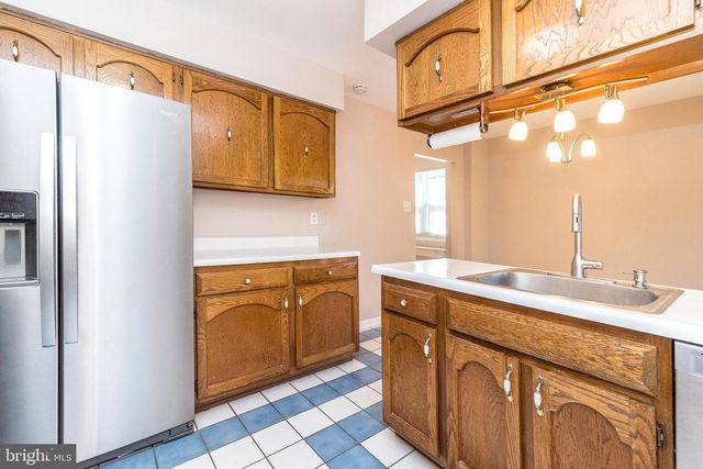 813 GREEN VALLEY DR, Philadelphia, PA 19128