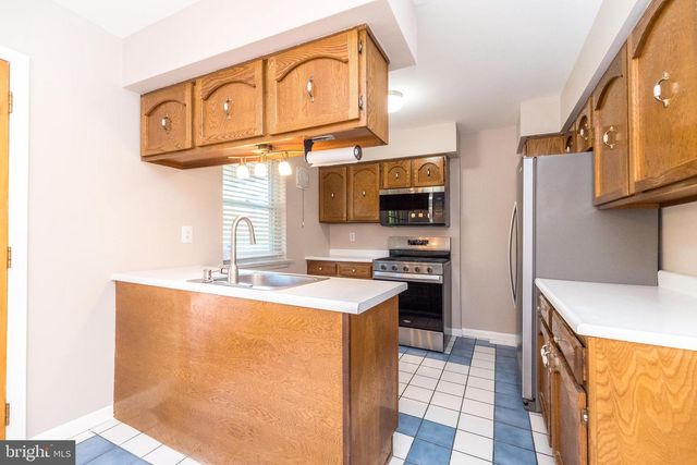 813 GREEN VALLEY DR, Philadelphia, PA 19128