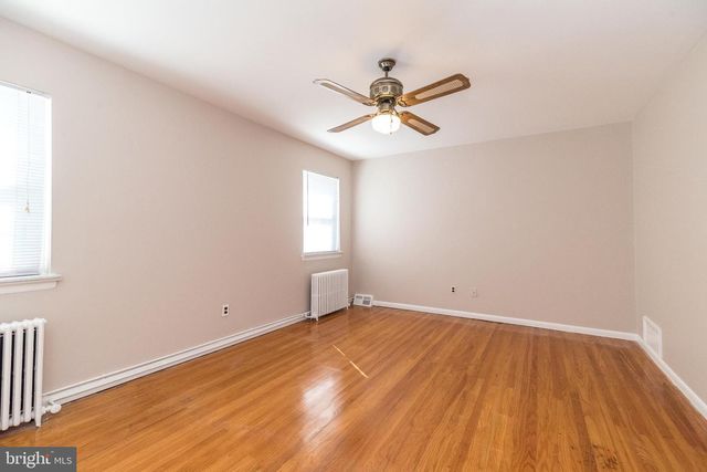 813 GREEN VALLEY DR, Philadelphia, PA 19128