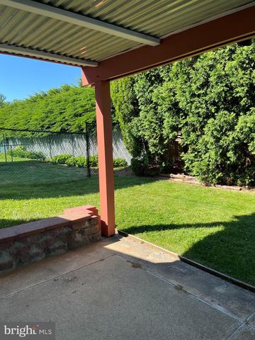 813 GREEN VALLEY DR, Philadelphia, PA 19128