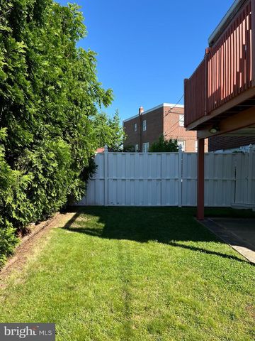 813 GREEN VALLEY DR, Philadelphia, PA 19128