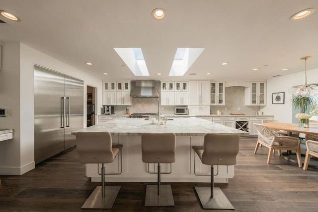 5431 Candlelight Drive, La Jolla, CA 92037