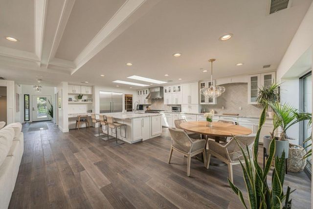 5431 Candlelight Drive, La Jolla, CA 92037