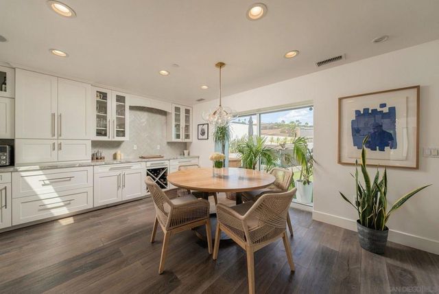 5431 Candlelight Drive, La Jolla, CA 92037