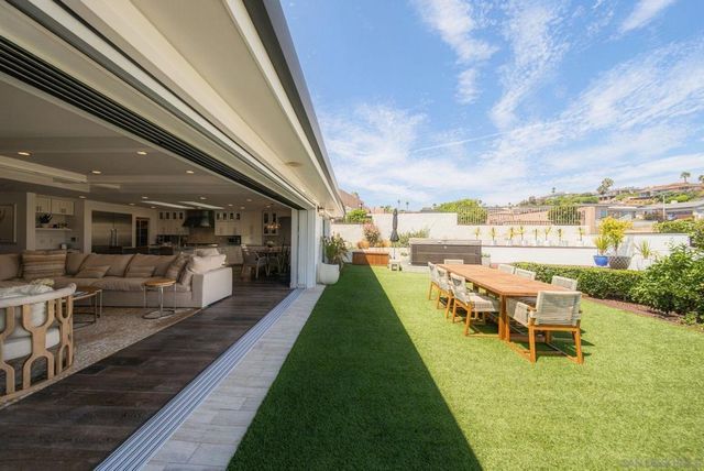 5431 Candlelight Drive, La Jolla, CA 92037
