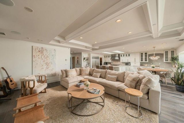 5431 Candlelight Drive, La Jolla, CA 92037