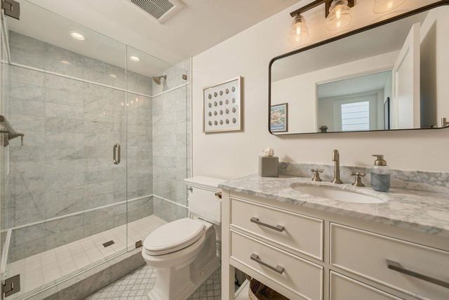 5431 Candlelight Drive, La Jolla, CA 92037