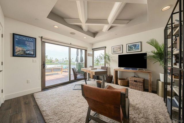 5431 Candlelight Drive, La Jolla, CA 92037