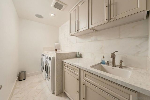 5431 Candlelight Drive, La Jolla, CA 92037
