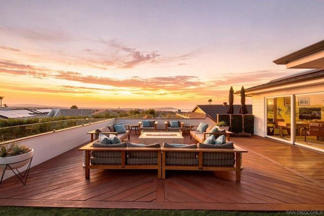 5431 Candlelight Drive, La Jolla, CA 92037