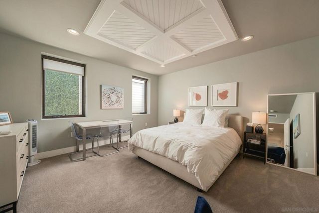 5431 Candlelight Drive, La Jolla, CA 92037