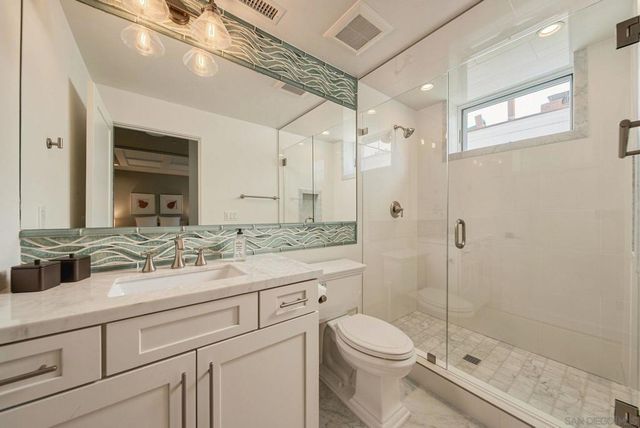 5431 Candlelight Drive, La Jolla, CA 92037