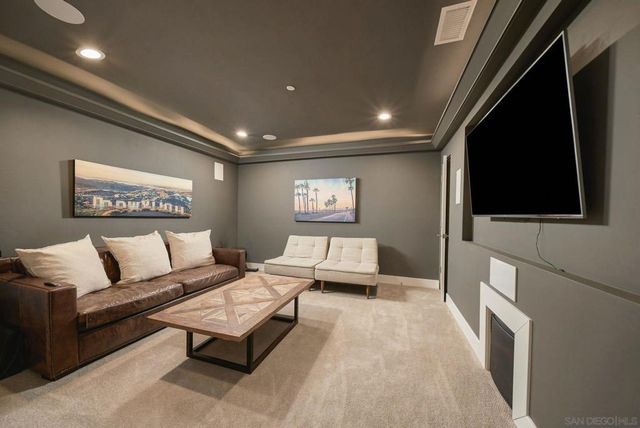 5431 Candlelight Drive, La Jolla, CA 92037