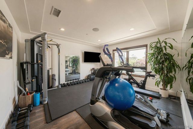 5431 Candlelight Drive, La Jolla, CA 92037