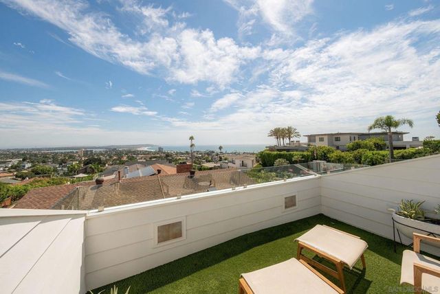 5431 Candlelight Drive, La Jolla, CA 92037