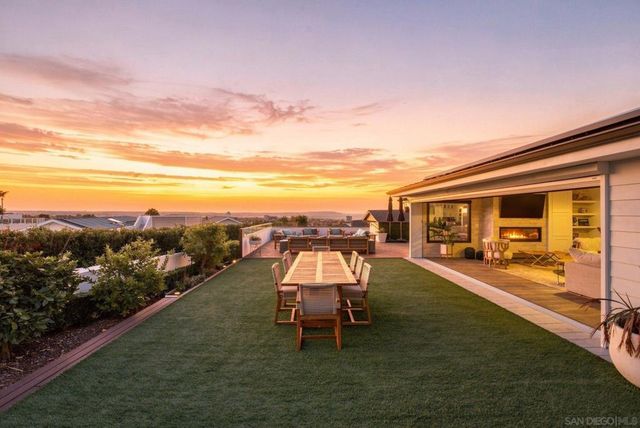 5431 Candlelight Drive, La Jolla, CA 92037