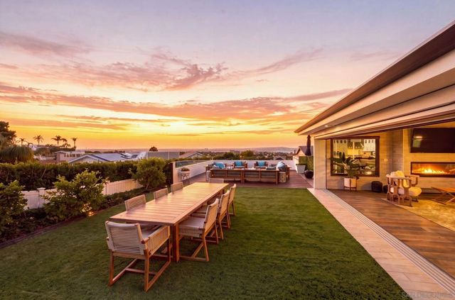 5431 Candlelight Drive, La Jolla, CA 92037