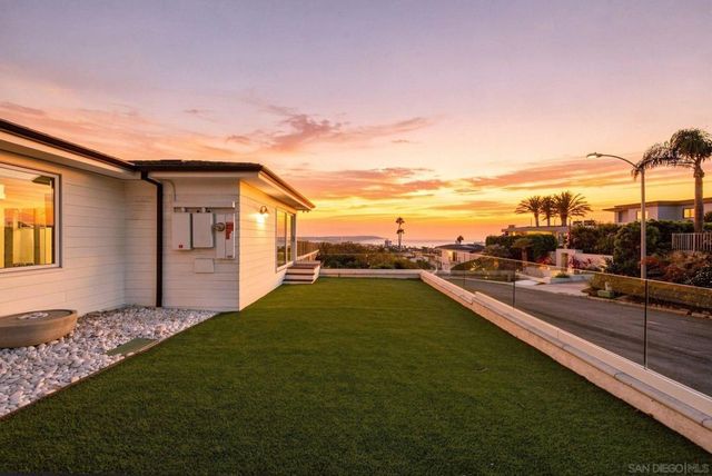5431 Candlelight Drive, La Jolla, CA 92037