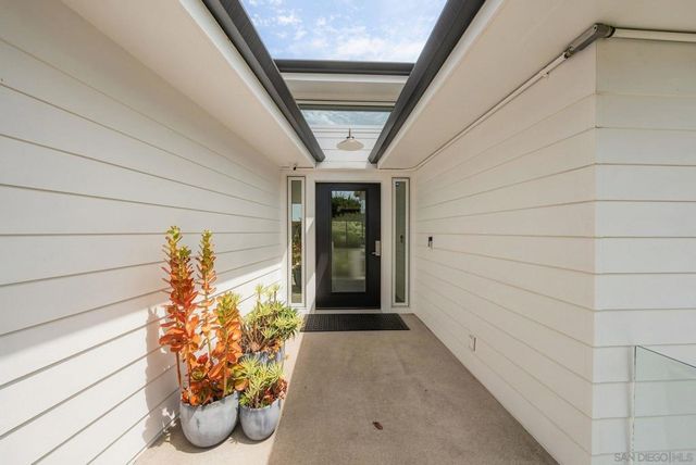 5431 Candlelight Drive, La Jolla, CA 92037