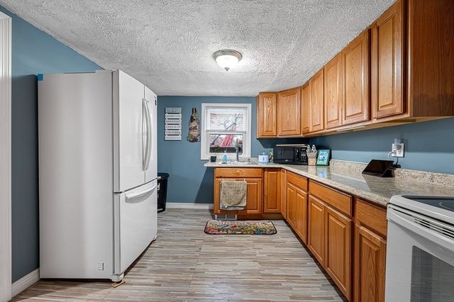 21 Epping St, Millbury, MA 01527