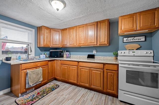 21 Epping St, Millbury, MA 01527